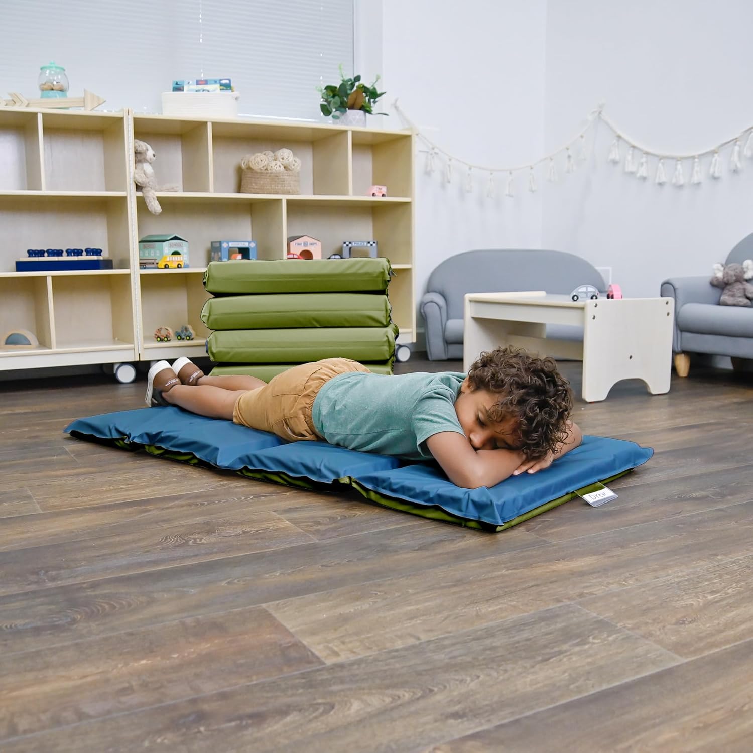 #60277 Colchoneta plegable para siesta Angels de 2" y 4 secciones - Juego de 5 - Salvia/Azul agua profunda