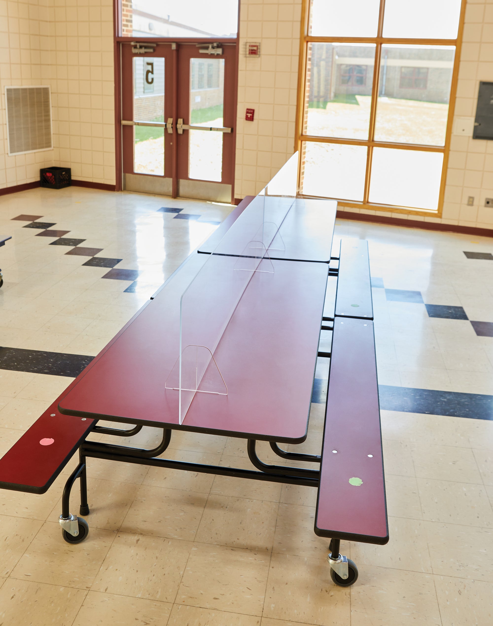 #59042 Jonti-Craft® - Protectores divisores de mesa transparentes - Divisor central - 71.5" x 12" x 24"