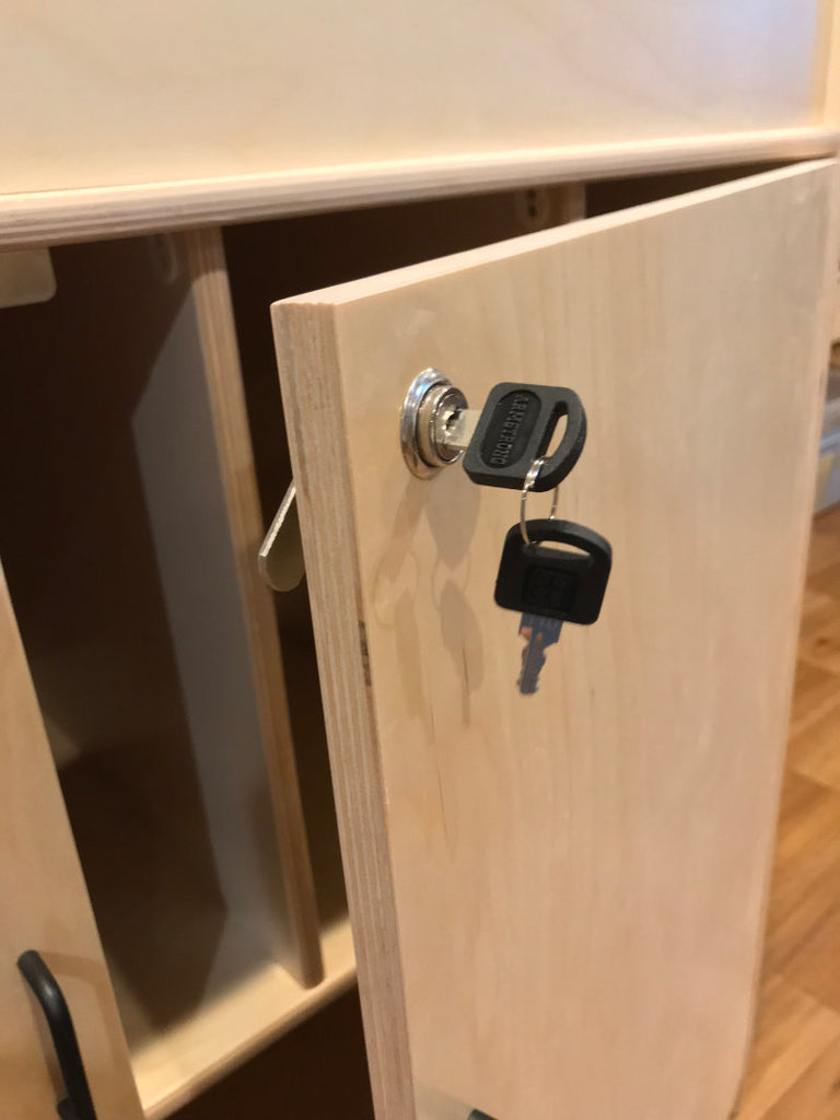 #59919 Cambiador para niños de 10 secciones, 40" de ancho x 20" de profundidad x 40" de alto, con puertas, ensamblado