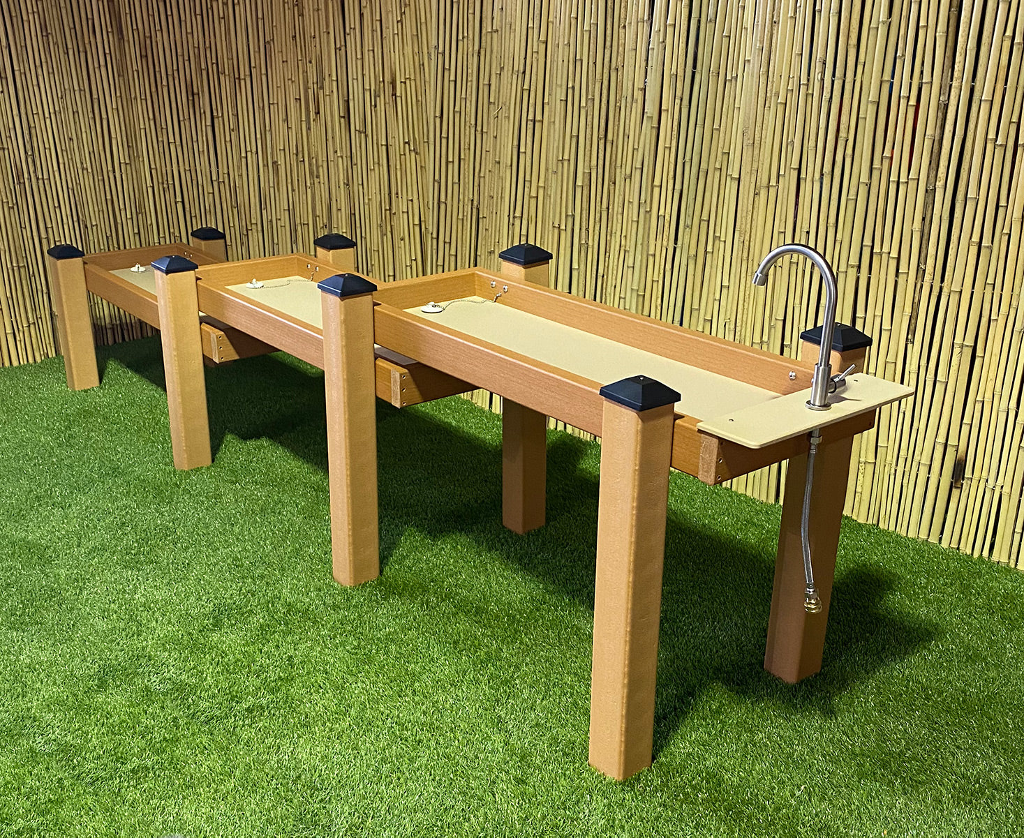 #58999 KSO-A4B2C2FSS Estación infantil para exteriores con agua y arena, con grifo de acero inoxidable