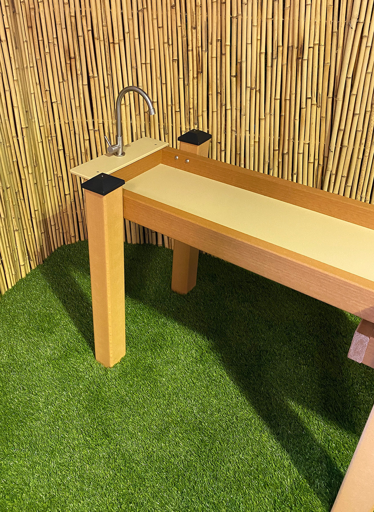 #58999 KSO-A4B2C2FSS Estación infantil para exteriores con agua y arena, con grifo de acero inoxidable