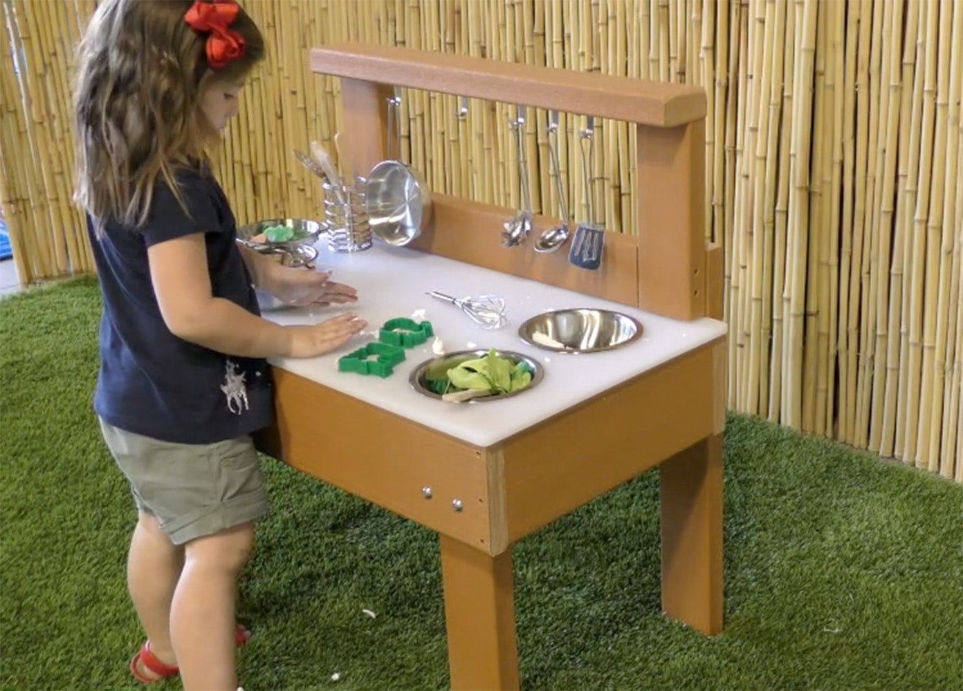 #47644 KSO-MT3018 Cocina de barro para interiores y exteriores con utensilios para niños