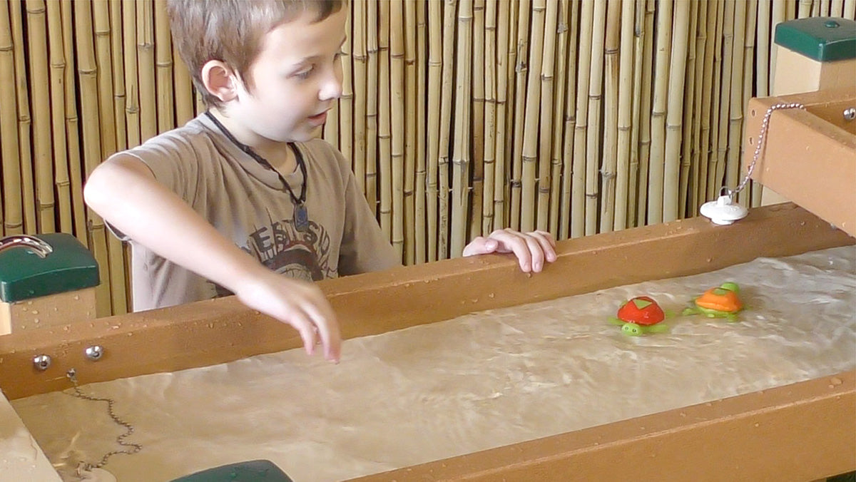 #44456 KSO-B4-LRM Estación de bombeo para exteriores "Lil Rocket Man" para niños, de 18" a 23", montaje en superficie